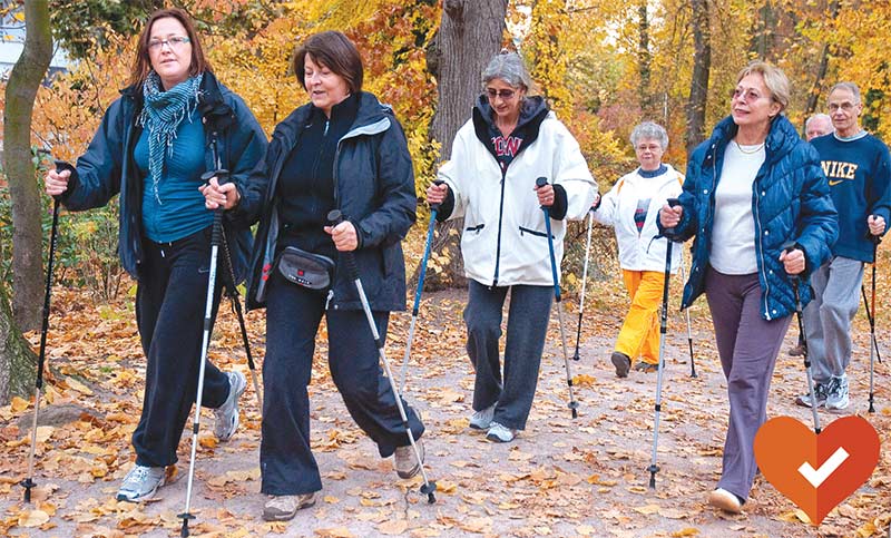 La marche nordique est l'une des activités proposées dans le cadre du dispositif "sport santé sur ordonnance" Les médecins prescrivent de l’activité physique