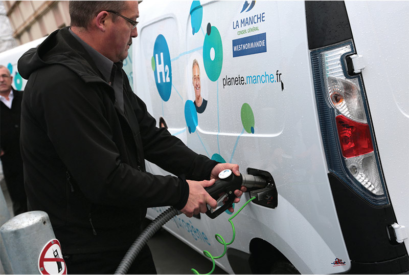 Le chargement du véhicule en hydrogène se réalise en quelques minutes. La Manche mise sur l’hydrogène