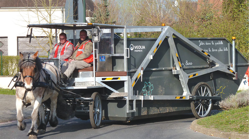 Une gestion durable et hippomobile des déchets