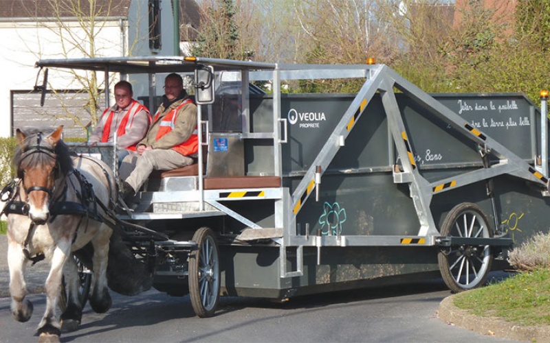 Une gestion durable et hippomobile des déchets