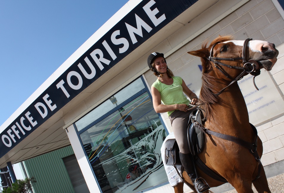 Un office de tourisme à dos de cheval