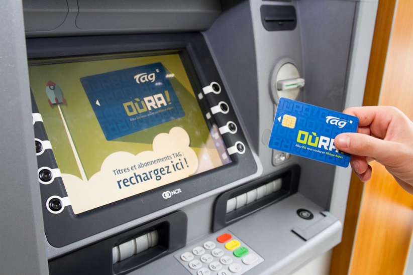 Grenoble – recharge carte de transports à la banque