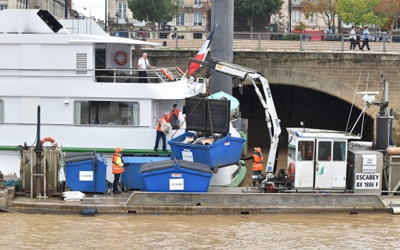 collecte des déchets par transport fluvial