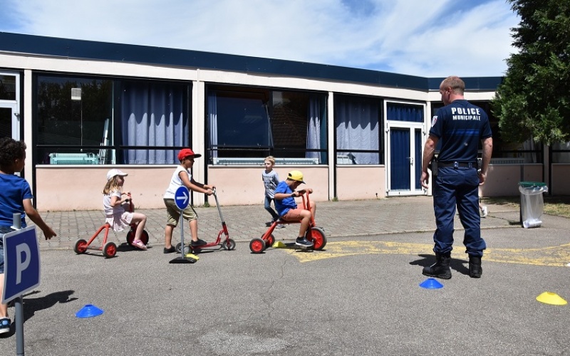 Fournitures gratuites et allocations, la Ville de Blénod donne les moyens à l’éducation