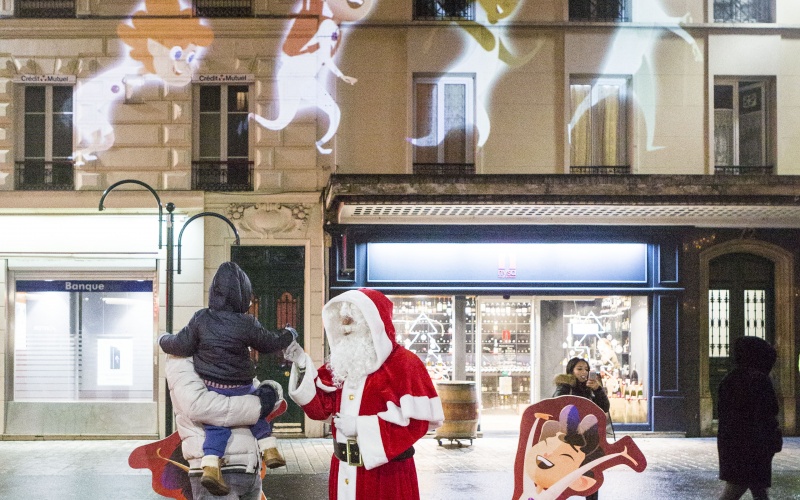 Le « Sapin animé » fait vivre l’esprit de Noël dans tous les quartiers