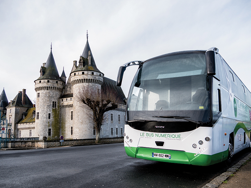 Le bus numérique connecte les séniors