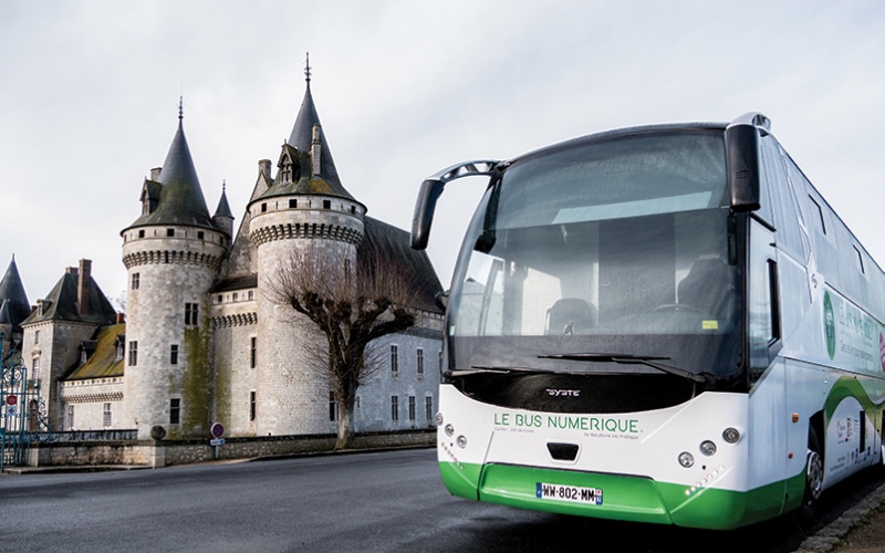 Le bus numérique connecte les séniors