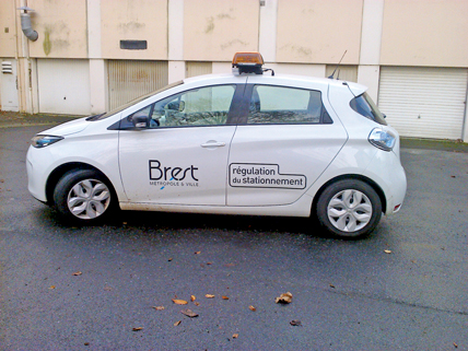 LUTTE CONTRE LE STATIONNEMENT GÊNANT : CETTE VOITURE A DES YEUX PARTOUT