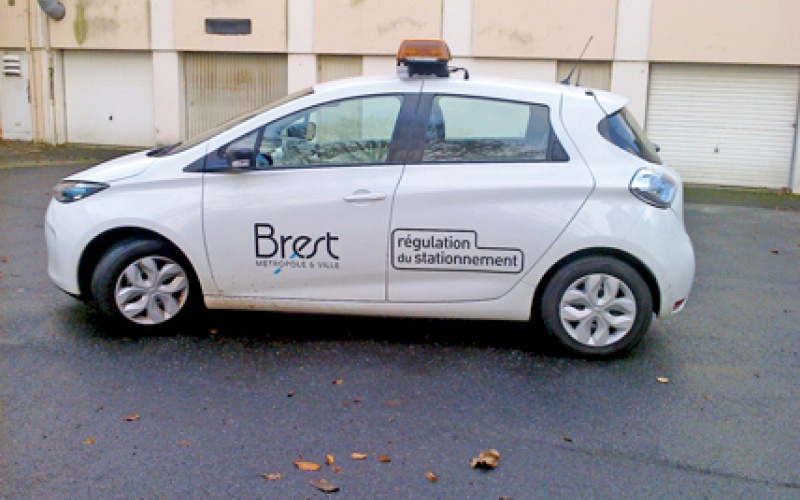 LUTTE CONTRE LE STATIONNEMENT GÊNANT : CETTE VOITURE A DES YEUX PARTOUT