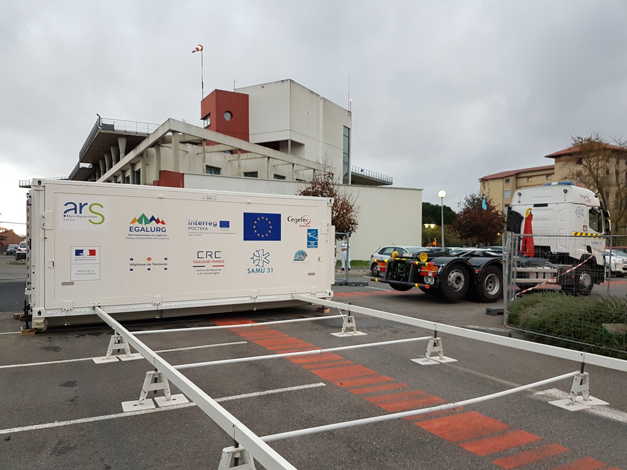 Covid-19 : un hôpital mobile déployé à Bayonne